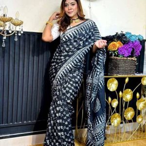 ভেজিটেবল ডাই সিল্ক বাটিক শাড়ি কালো কালার
